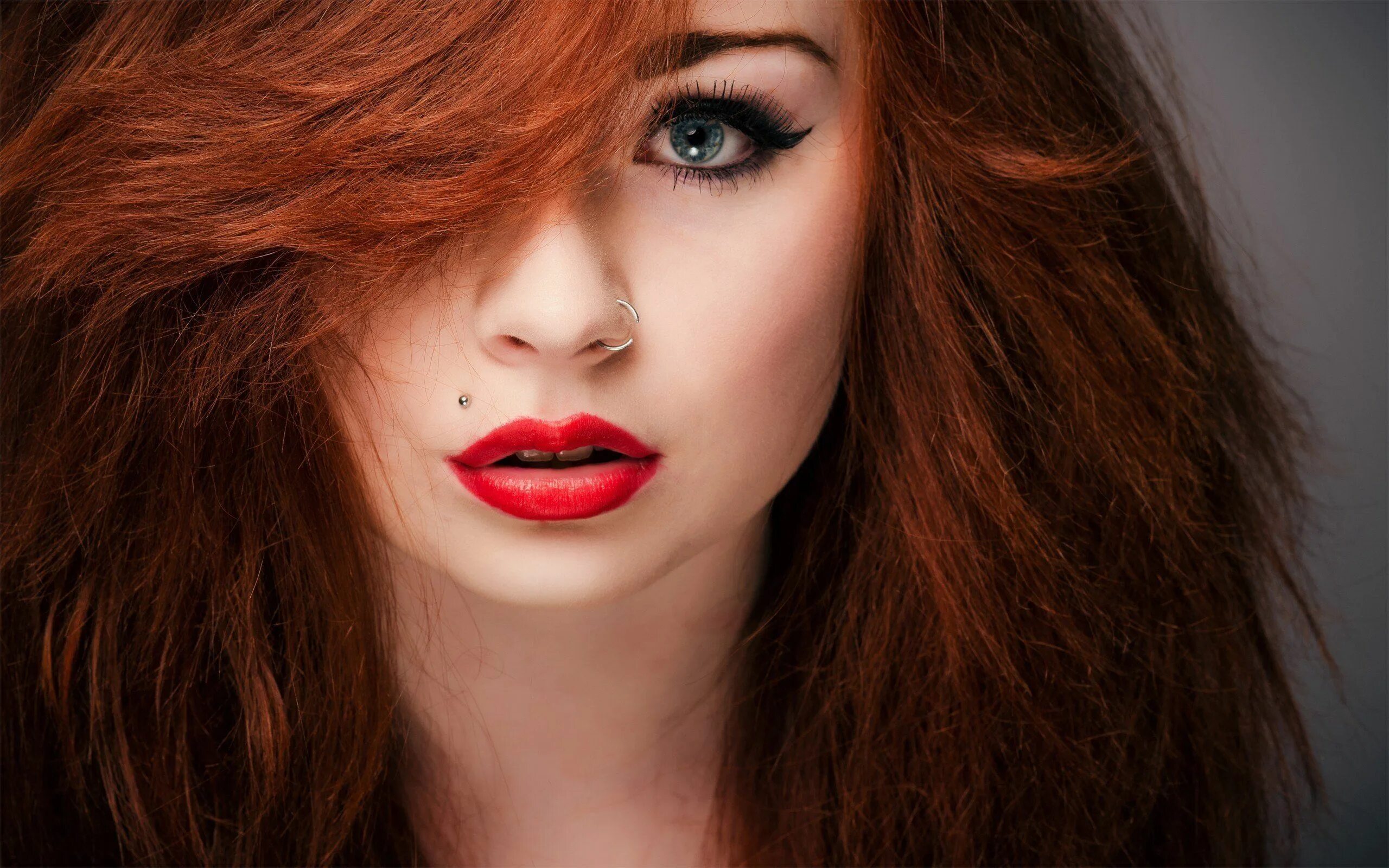 Redhead red. Рыжеволосая Катрин кюн. Девушка с рыжими волосами. Красивый макияж для рыжеволосых. Рыжий цвет волос девушки.