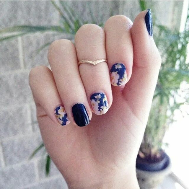 Маникюр с клевером. Маникюр клевер четырехлистный. Маникюр на удачу сентябрь. Маникюр для девы по фен шуй. Маникюр на удачу сентябрь.