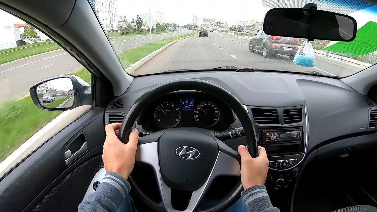 Hyundai Solaris pov Test Drive. Hyundai Accent тест драйв. Солярис тест драйв. Парень с Хундай Солярис.