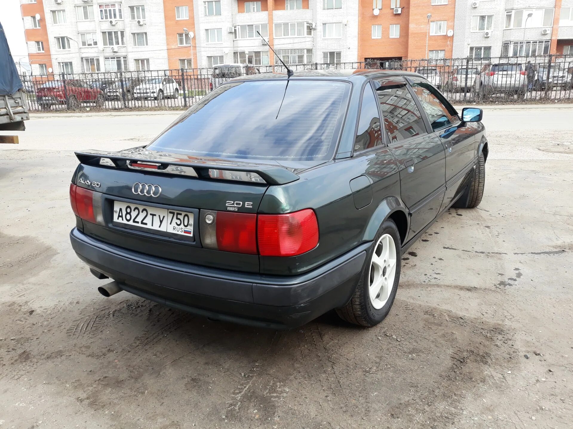 Купить ауди бочку. Audi 80 бочка. Ауди 80 бочка. Ауди бочка 80 б4. Ауди 80 бочка зеленая.