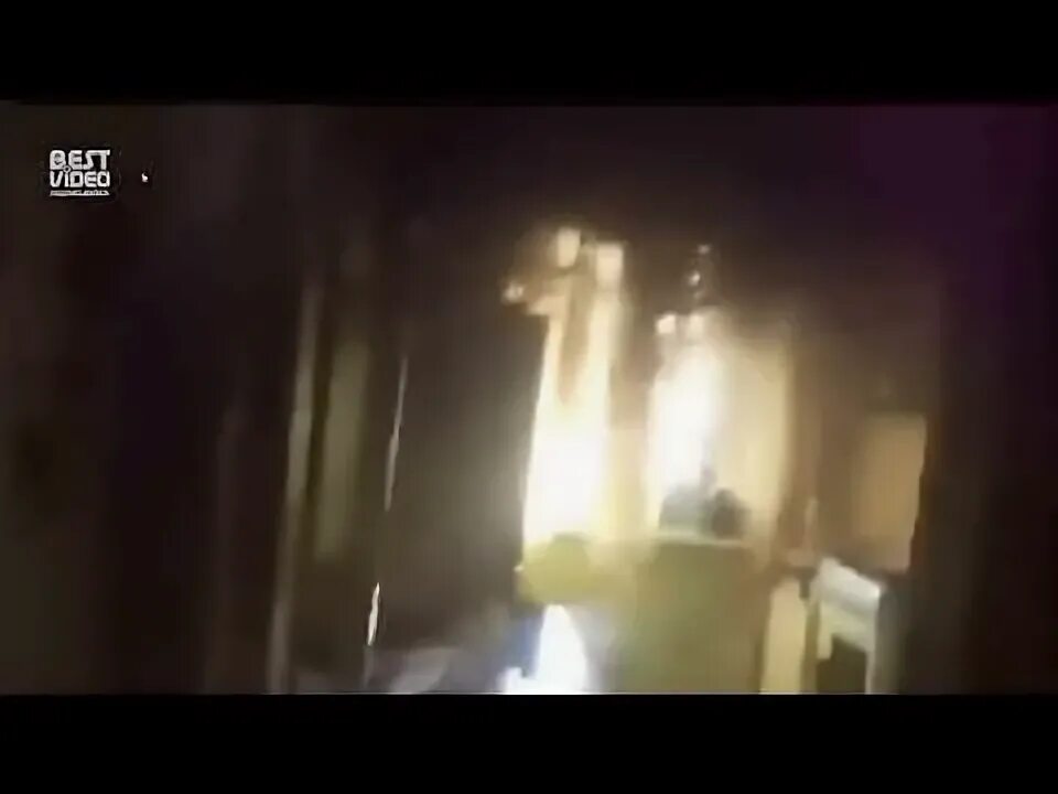 Упал лицом в кипящее масло видео. Кипящее масло вылили на человека. видео с кипящим маслом и девушкой.