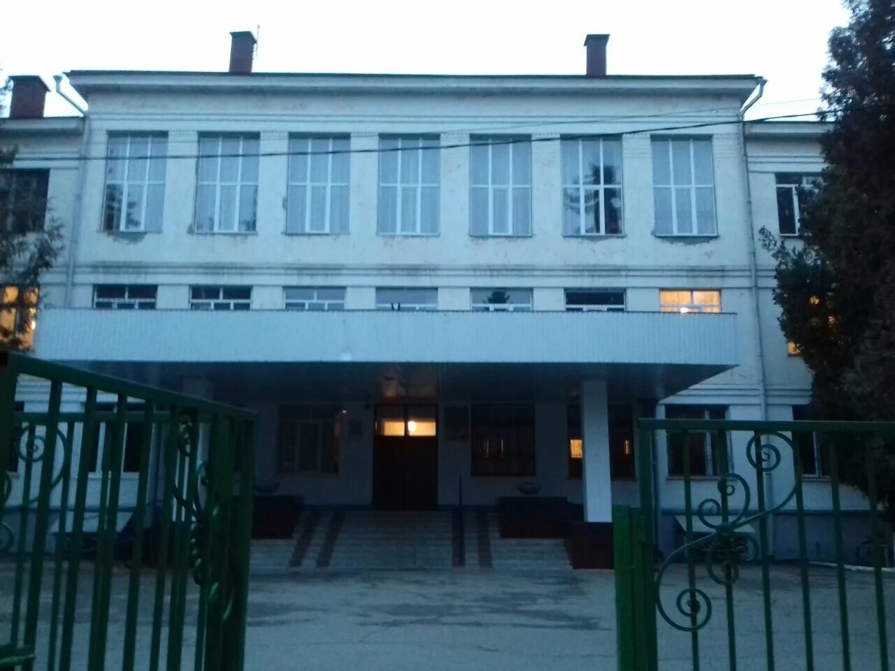 Школы в нальчике адреса. 4 школа нальчик. Школа номер 7 нальчик. Нальчик горького 11. Сош 27 нальчик.
