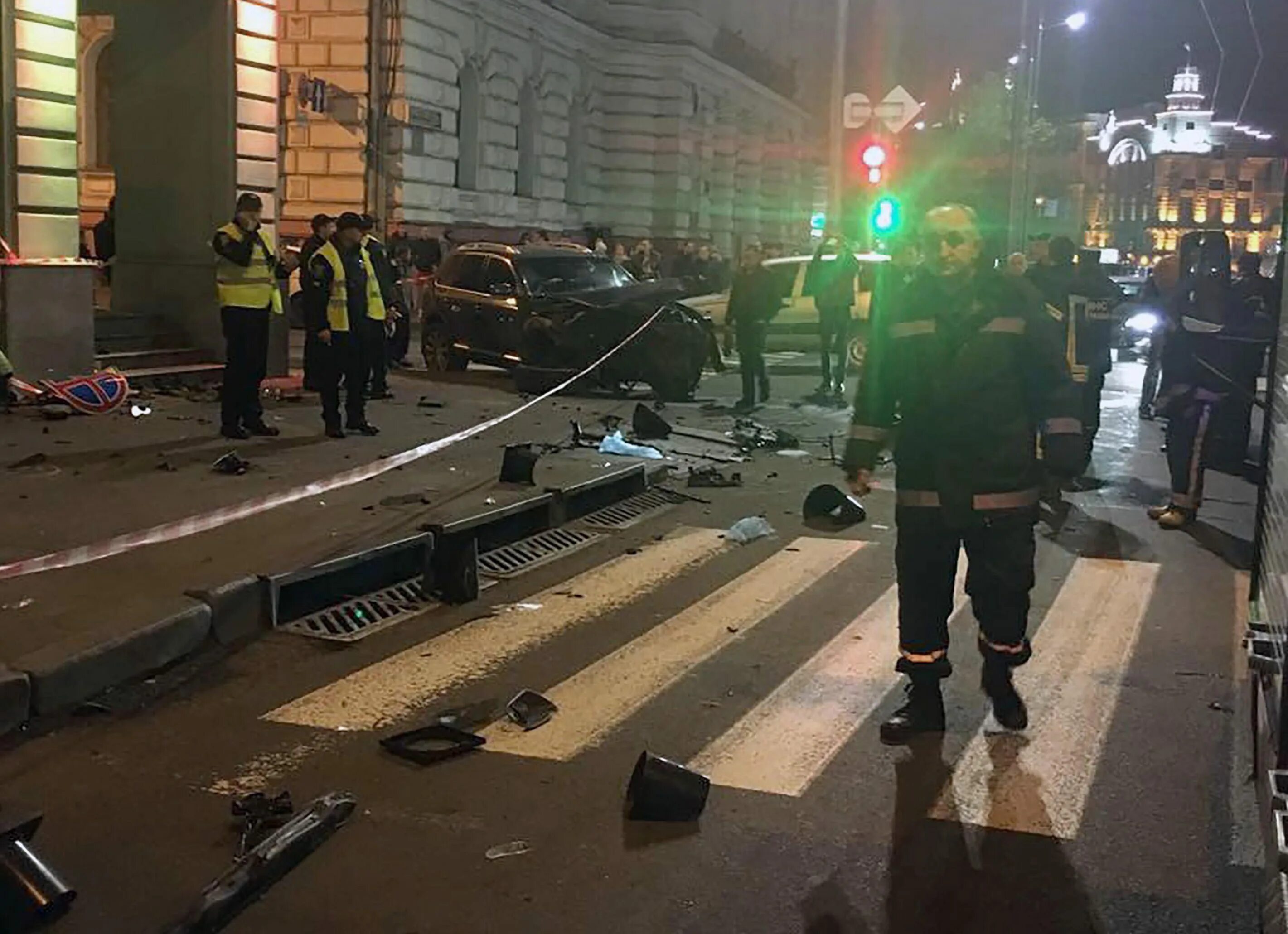 Авария в харькове сегодня. Дтп в харькове 18 октября 2017 года. Харьковский бензин. Дтп в харькове: в жуткой аварии пешеходу оторвало голову. Сегодня рейд гаи на мельникайте харьковская.