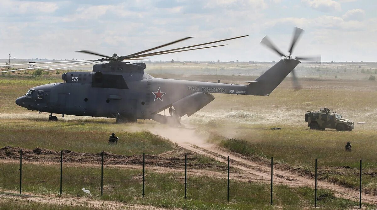 Самый 26. Вертолёт ми-26. Транспортный вертолет ми-26. Ми-26 военно-транспортный вертолёт. Чинук вертолет ми 26.