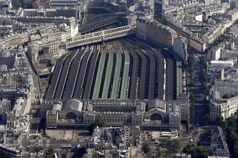 Paris est
