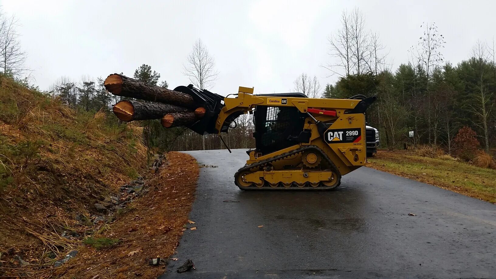 Clearing land. Caterpillar 299d3. Land clearing. Навесное оборудование для Caterpillar 299d. Слайдерштщш 299.