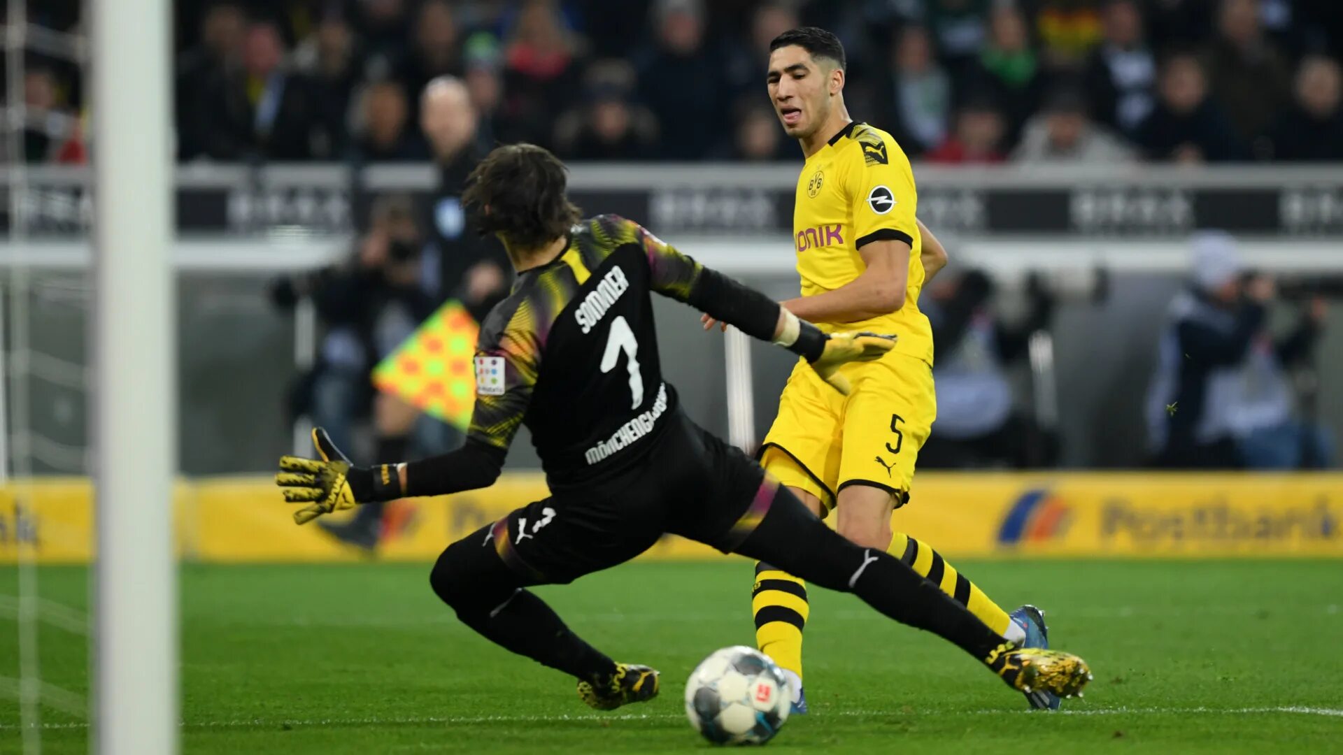 Дортмунд футбол сегодня. Dortmund футбольная команда. Лейпциг дортмунд. Forma borussiya dortmund 2014. Дортмунд футбол сегодня.
