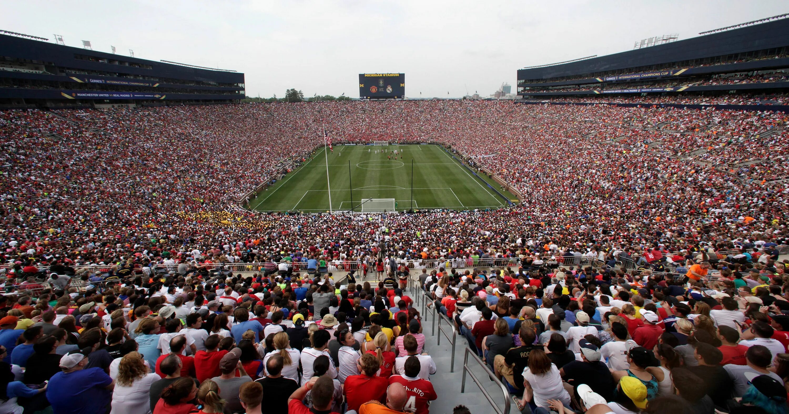 Тейлор свифт концерт на стадионе. Миллион человек в одном месте. Тысяча человек. Толпа венесуэла. 10000 человек.