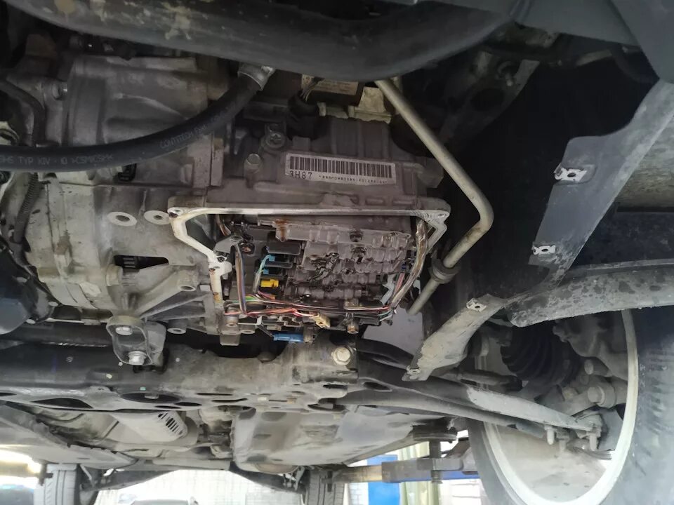 Замена масла aisin 8. Замена масла aisin 8. Сливная пробка акпп tf80sc. Замена масла в dsg. Замена масла в акпп фото.