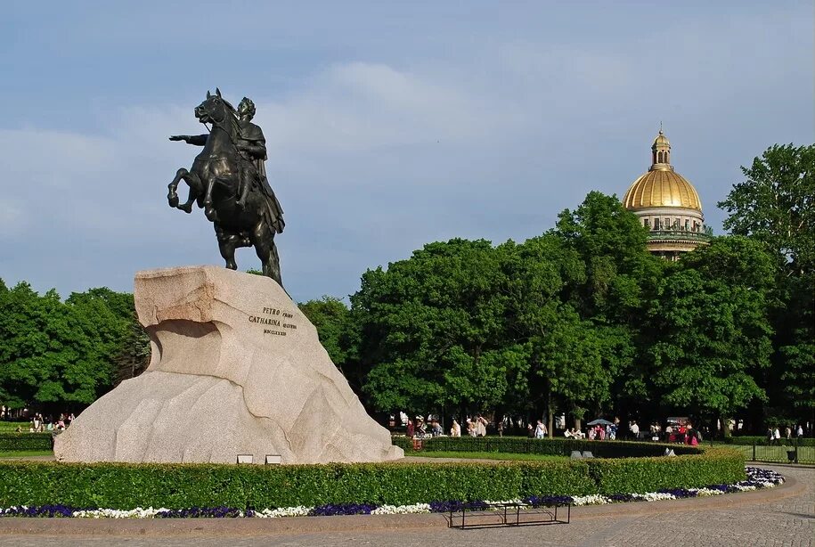 Площадь петра 1 санкт петербург. Медный всадник, Санкт-Петербург, Сенатская площадь. Медный всадник на Сенатской площади. Памятник Петру 1 на Сенатской площади. Санкт-Петербург Сенатская площадь памятника медный всадник.