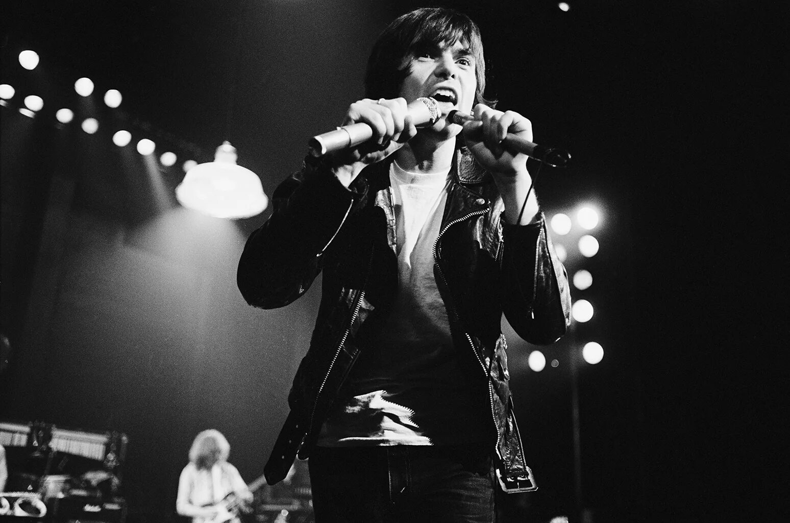 Питер габриэль 2025. Питер габриэль. питер гэбриэл молодой. peter gabriel 1975. питер габриэль в молодости.