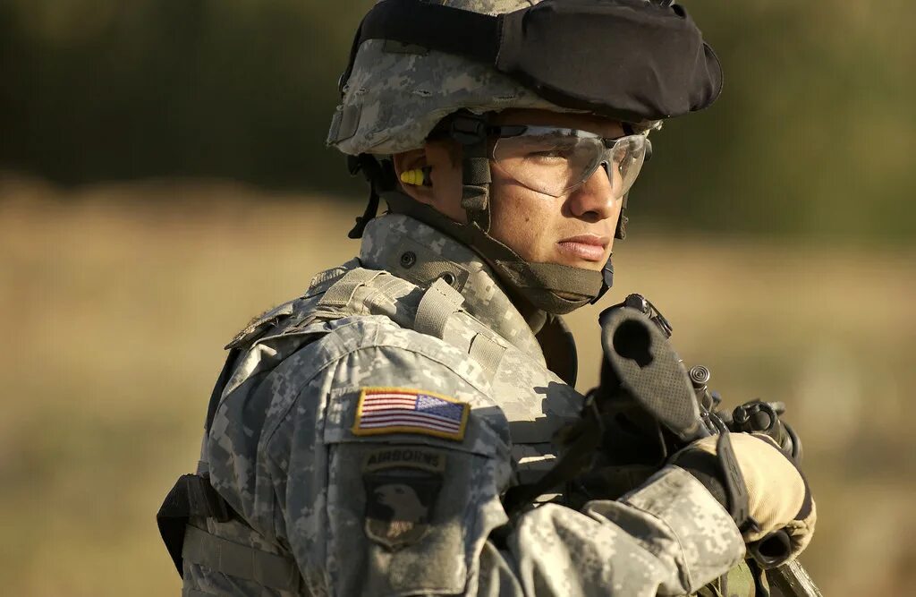 Американский военный отдает честь. Lance corporal. Дрилл сержант. Бешеный пес генерал маттис. When are the military.