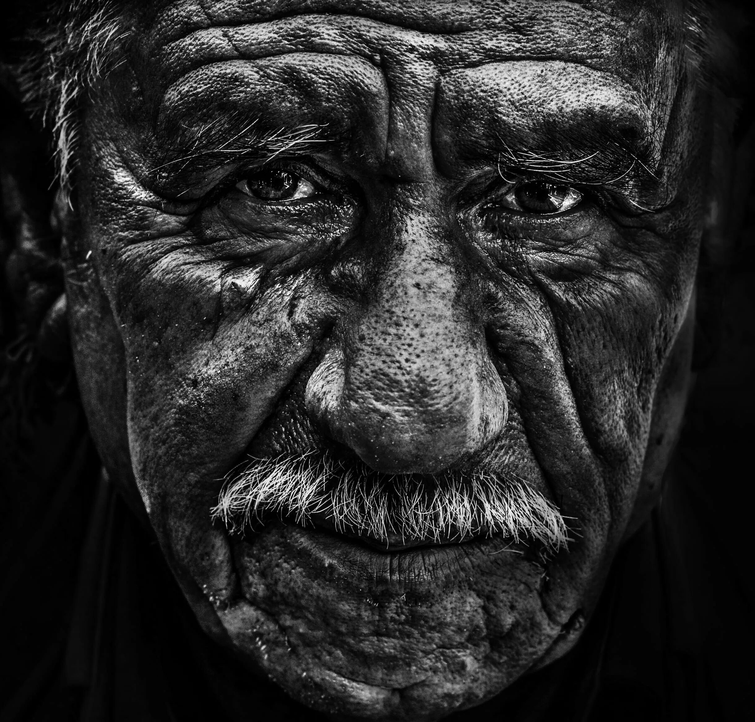 Old man face. Портрет чб. Фотопортрет старика. Колоритные портреты. Взгляд старика.