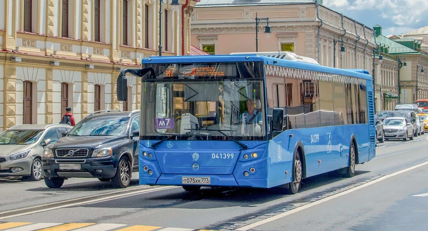 Городской автобусный транспорт. ЛИАЗ 5292.65-04. ЛИАЗ 5292.65 белый. Современные автобусы. Автобус Москва.