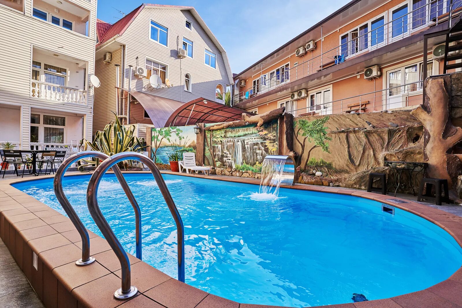 Виноградные плантации в абрау-дюрсо. Туапсе пляж 2022. Вилладжио анапа джемете. Анапа виды города. Анапа панорама.