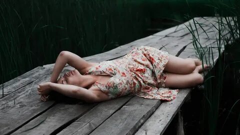 Спят связанные девушки