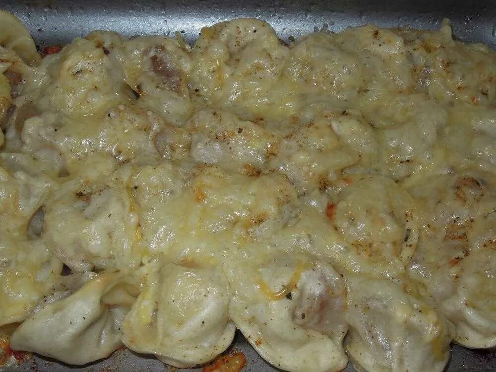 Вареники с картошкой в духовке. Запеченные пельмени. пельмени в духовке. пельмени запеченные в духовке с сыром. вареники в духовке.