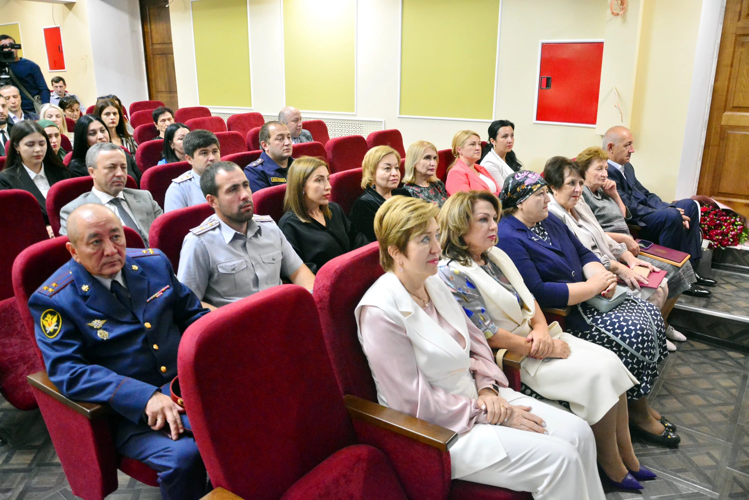 Новости черкесска на сегодня. Министр юстиции Карачаево Черкесии. Управление Минюста по КЧР. Минюст КЧР сотрудники. Сотрудники юстиции.