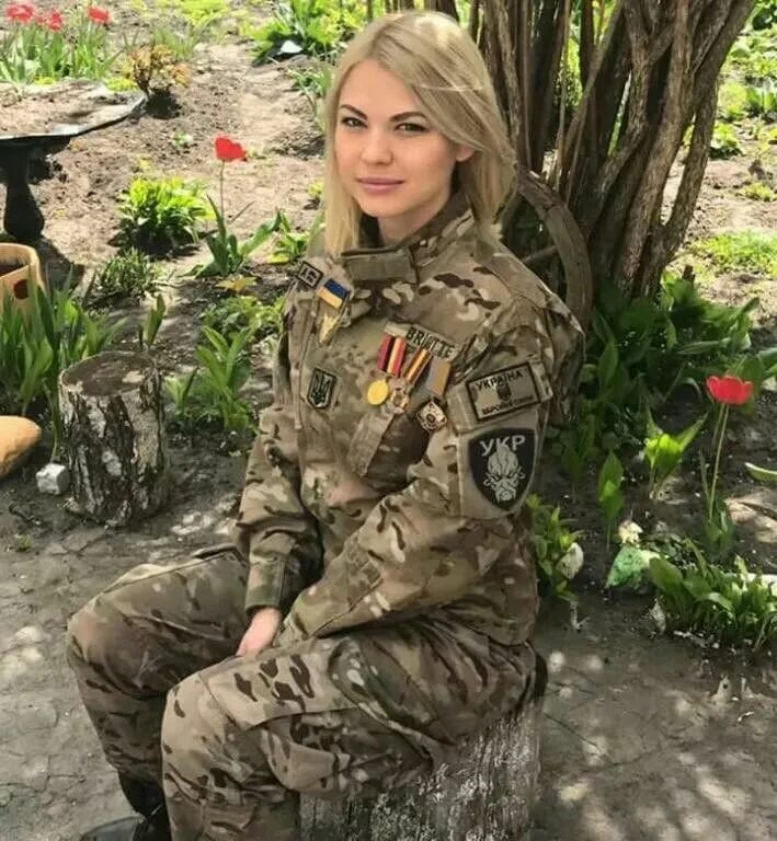 Женщины военнослужащие. Женщины военнослужащие. Украинки в форме. Боевые украинки. Украинки в форме.