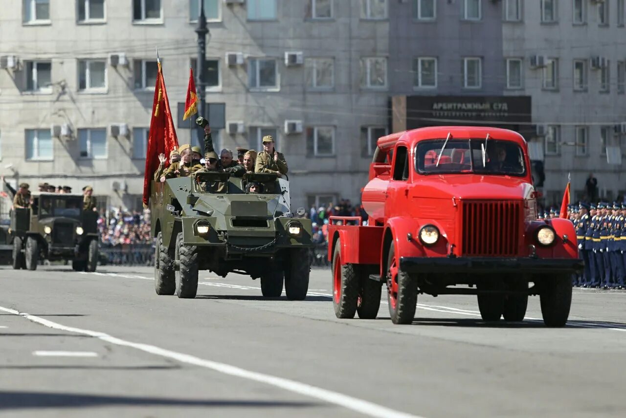 Южноуральск победы. Площадь революции Челябинск парад Победы. День Победы парад грузовик без фона.