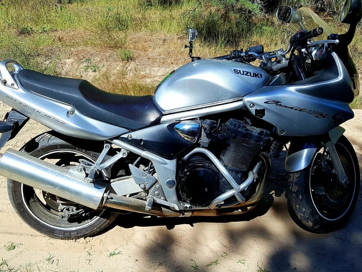 Сузуки бандит бу. Suzuki bandit 600 2000. Suzuki bandit 600s. Сузуки бандит 400 красноголовый. Suzuki gsf 600.