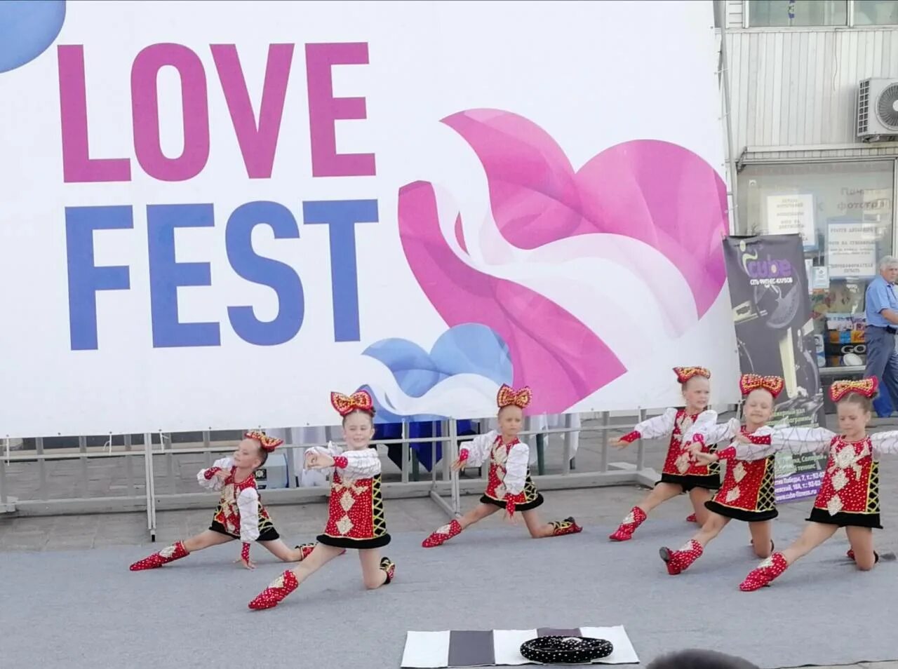 Фестиваль Love is. Фестиваля «Love Street». Love Fest. Фестиваль люблю тебя, жизнь. Лов фест