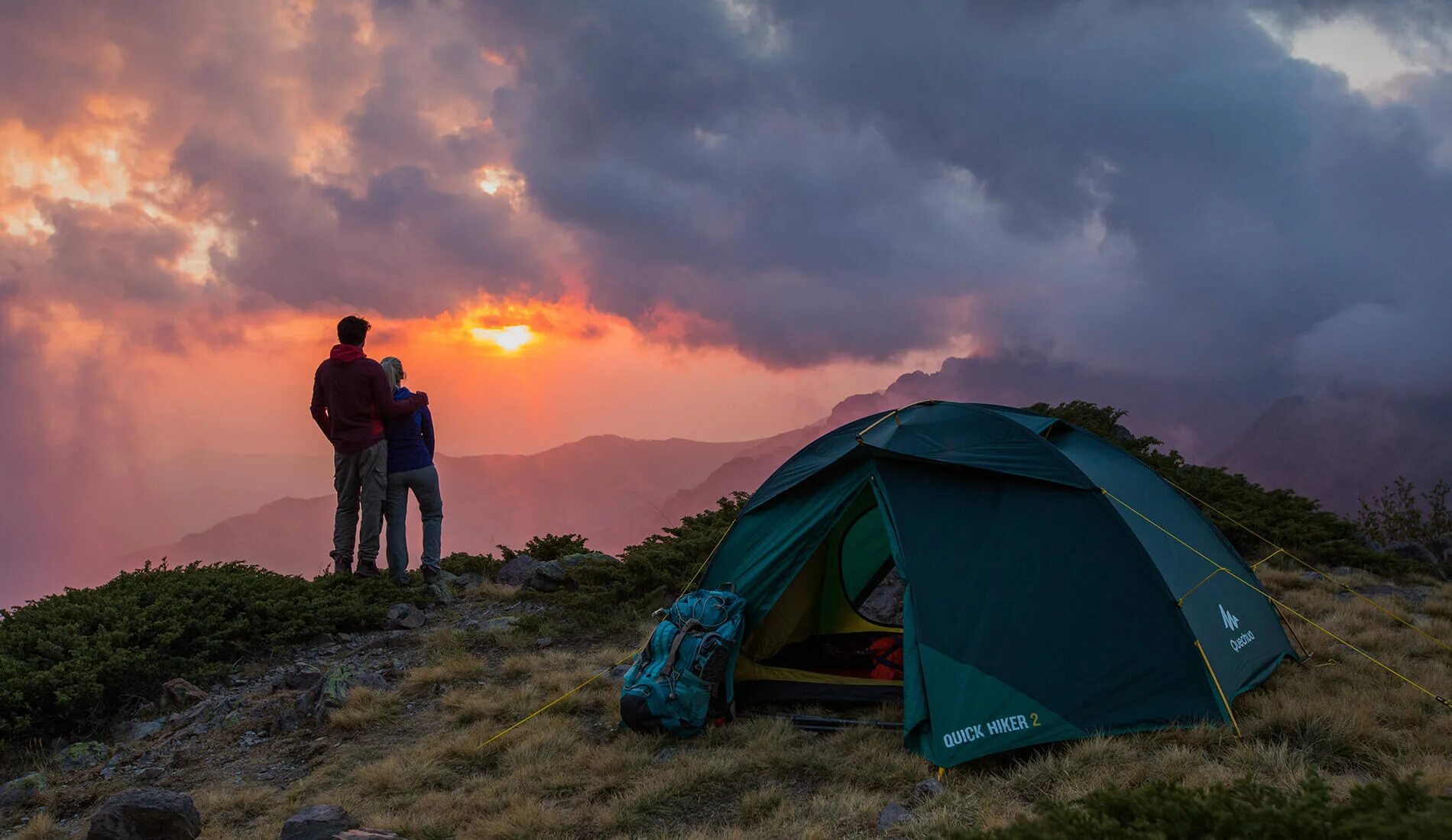 Travel camping. Палатки Ecos Camping Pico. Палатка Camping Tent. Палатка в горах. Поход с палатками.