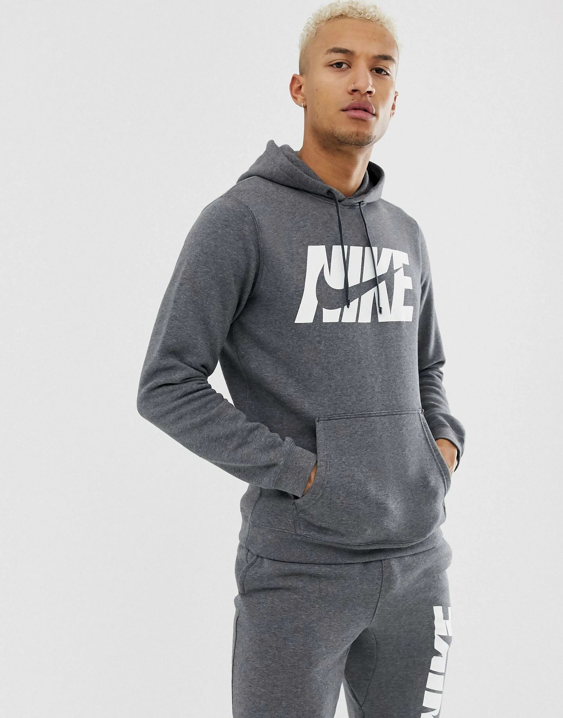 Спортивный костюм найк оригинал. Nike ar1548. Спортивный костюм мужской Nike Sportswear. Nike Sportswear Tracksuit. Костюм спортивный мужской Nike Sportswear Sport Essentials.