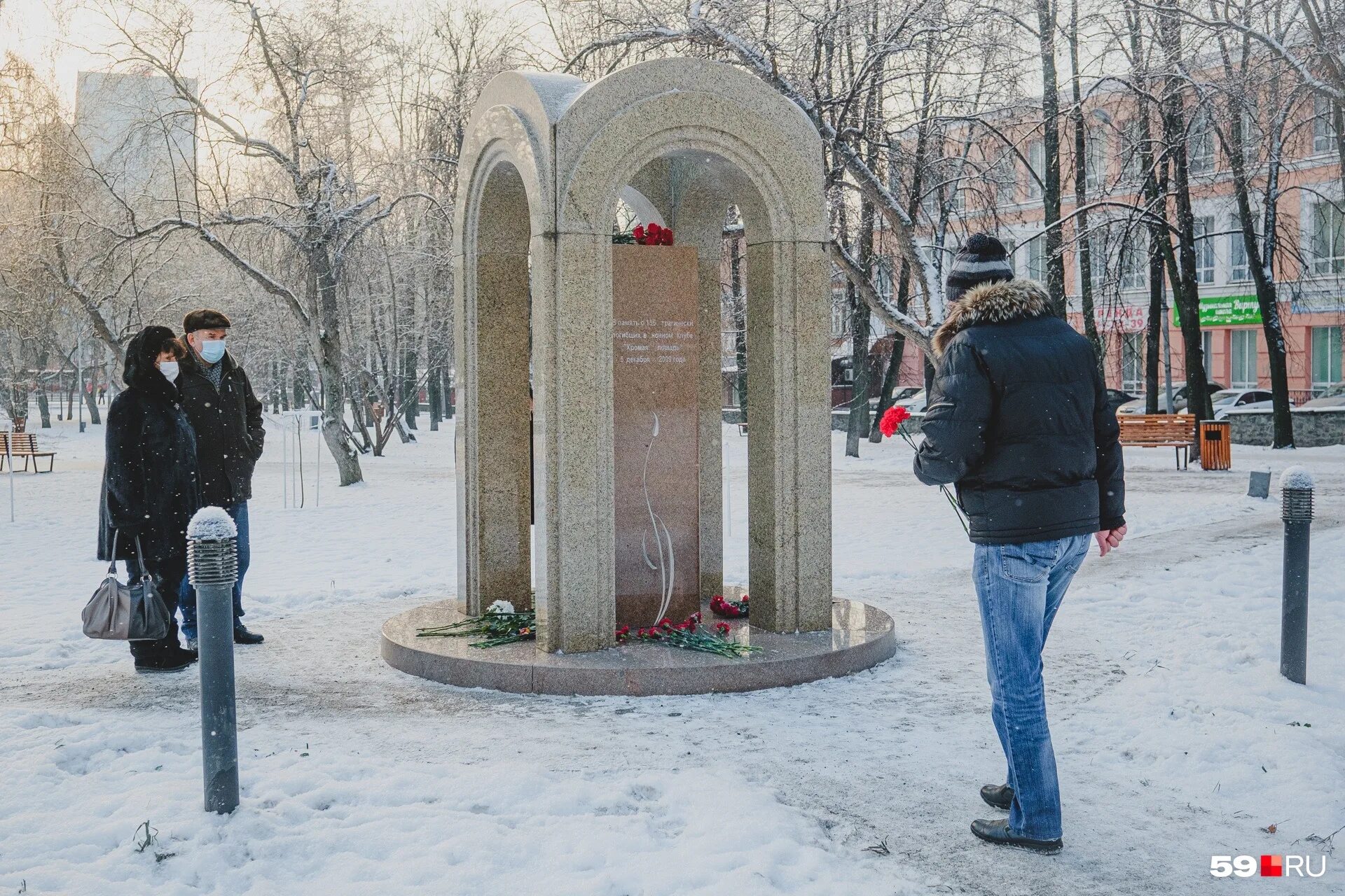 28 декабря 2009. Хромая лошадь Пермь 5.12.2009. Пожар Хромая лошадь 2009. Хромая лошадь Пермь пожар. Хромая лошадь Пермь 2009.