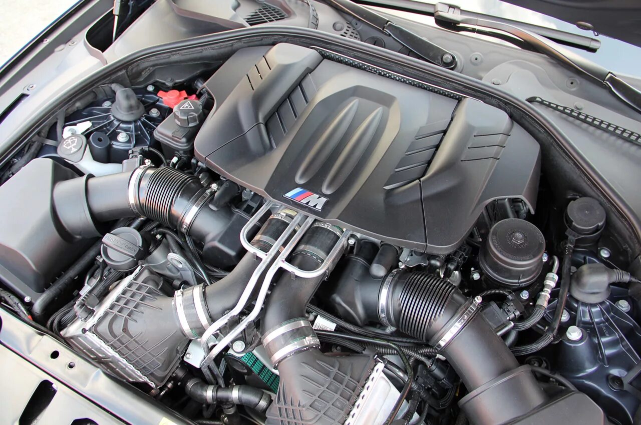 Звук двигателя бмв. BMW x6 звук мотор. Звук двигателя. Звук мотора автомобиля. Машина аудио с электродвигатель.