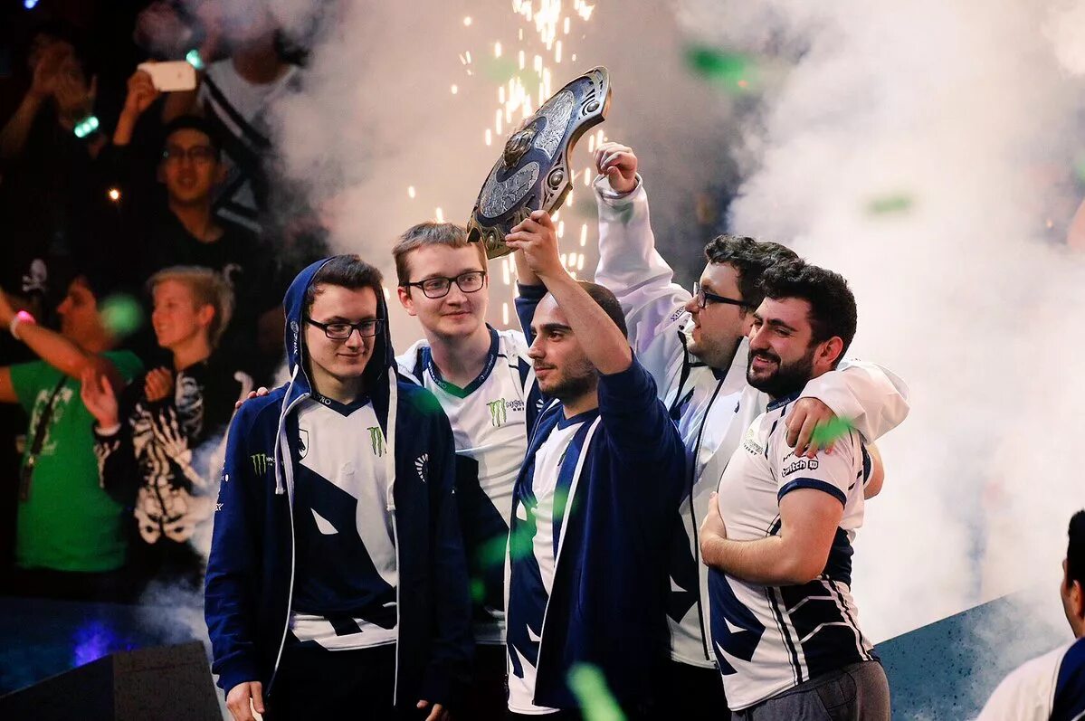 Тим инт. Team Liquid ti7. Ликвид дота 2 2018. Liquid ti 7. Тим Ликвид 2017.