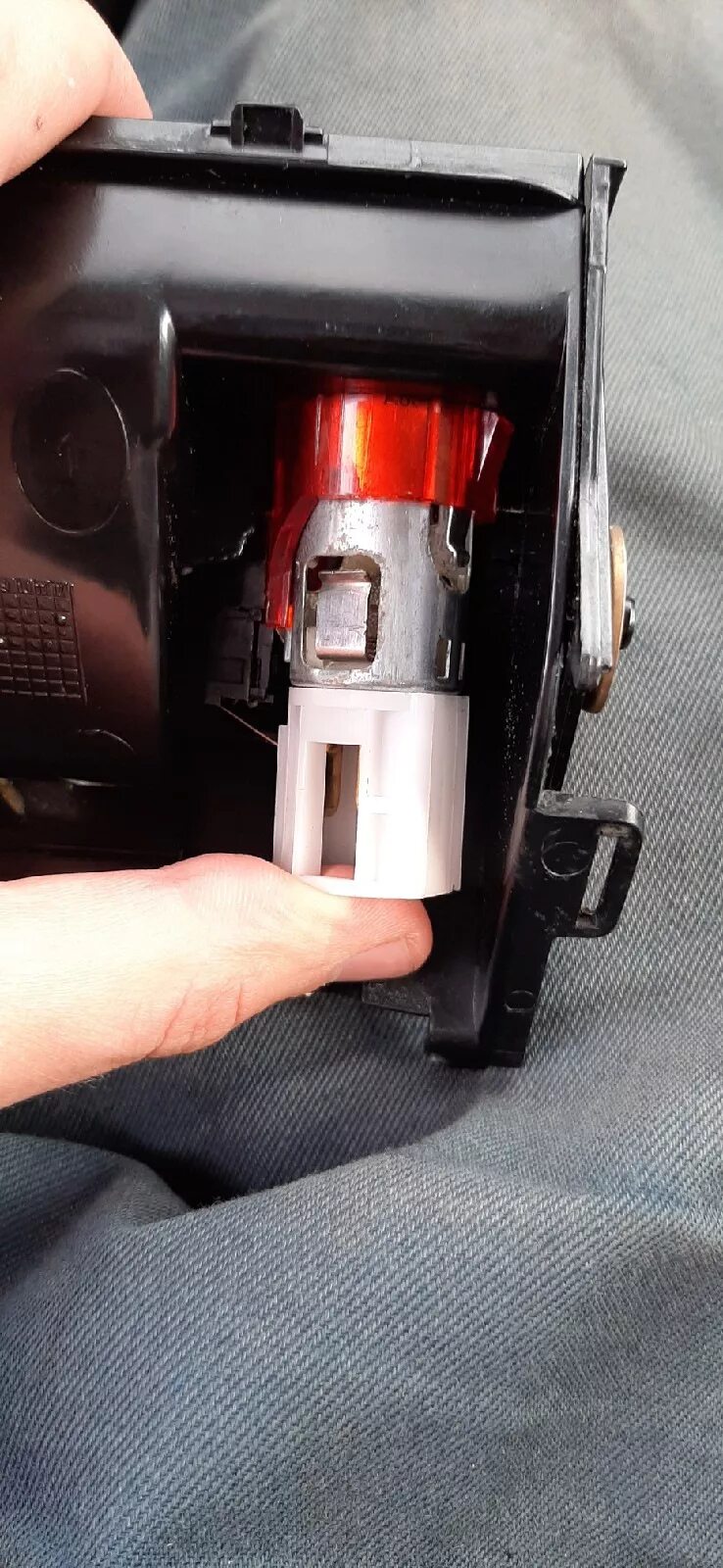 Подсветка прикуривателя - пепельницы - Volkswagen Passat B5, 1,9 л, 2000 года ак