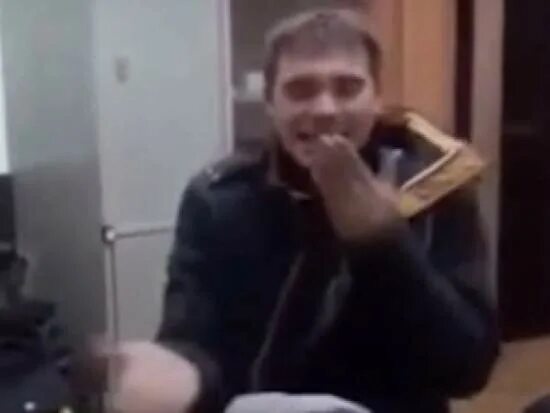 Маньяк поющий песню. Кто поет маньяк.