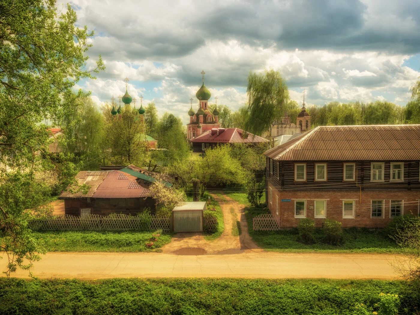 Поселок залесское