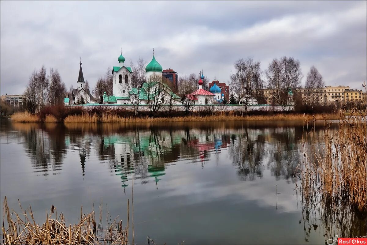 усадьба свиблово храм живоначальной троицы. приморский парк храм. церковь покровский парк владивосток. храм православный домодедово. покровский парк кладбище.