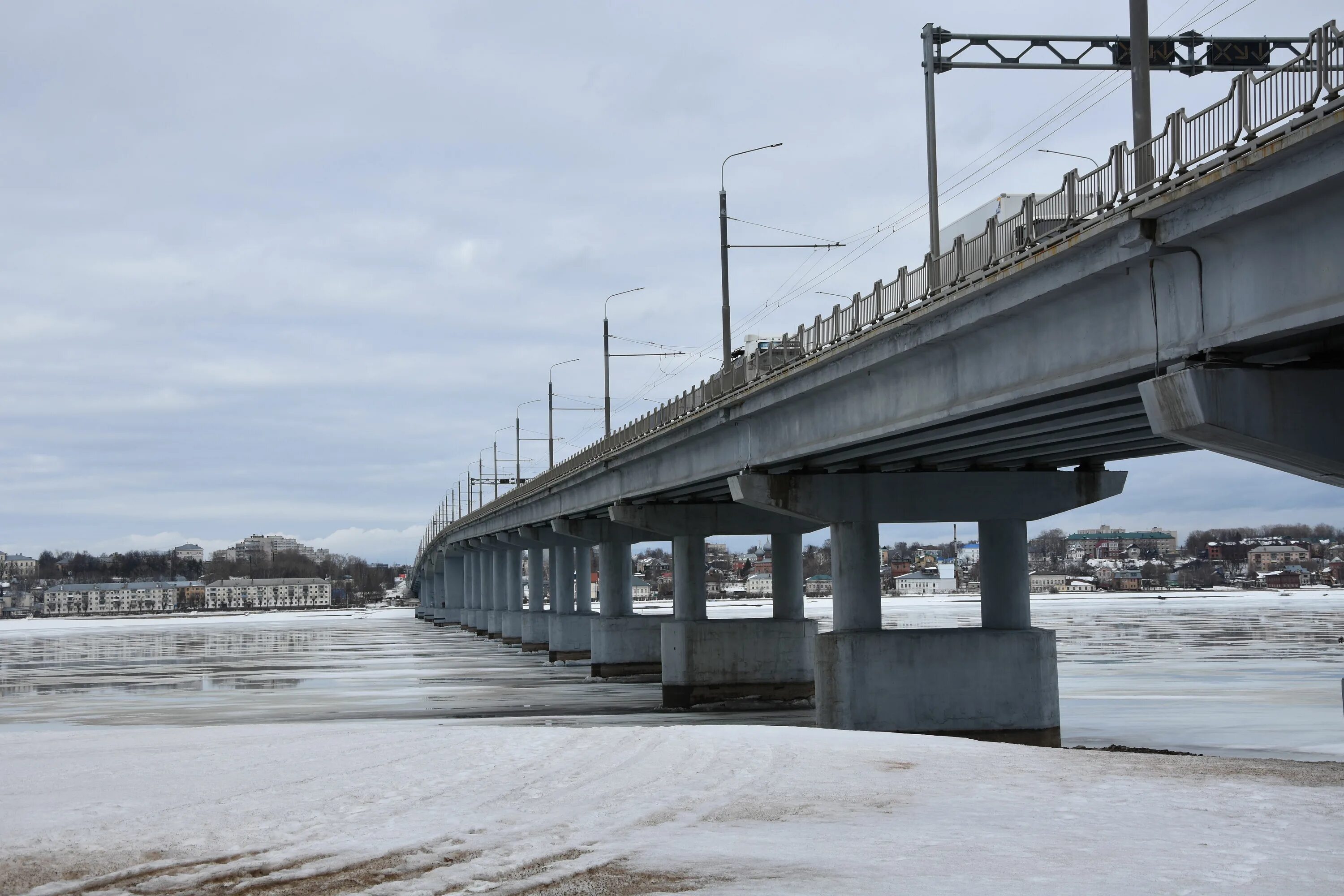 Ремонт моста в костроме через волгу. Мост через Костромку в Костроме. Кострома мост через Волгу. Волжский мост Кострома. Мост Кострома река Волга.