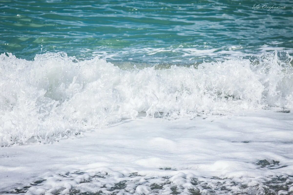 Пенное море. Морская пена. Море пена. Пена от моря. Брызги моря.