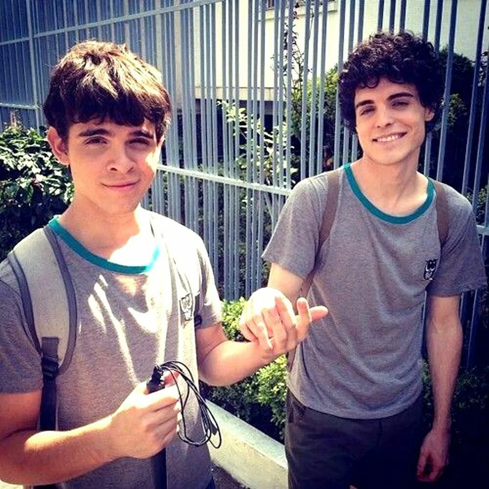 Гильерме лобу. Разочарованный мальчик. Buoy. He look a boy. Мальчик обеспокоен.