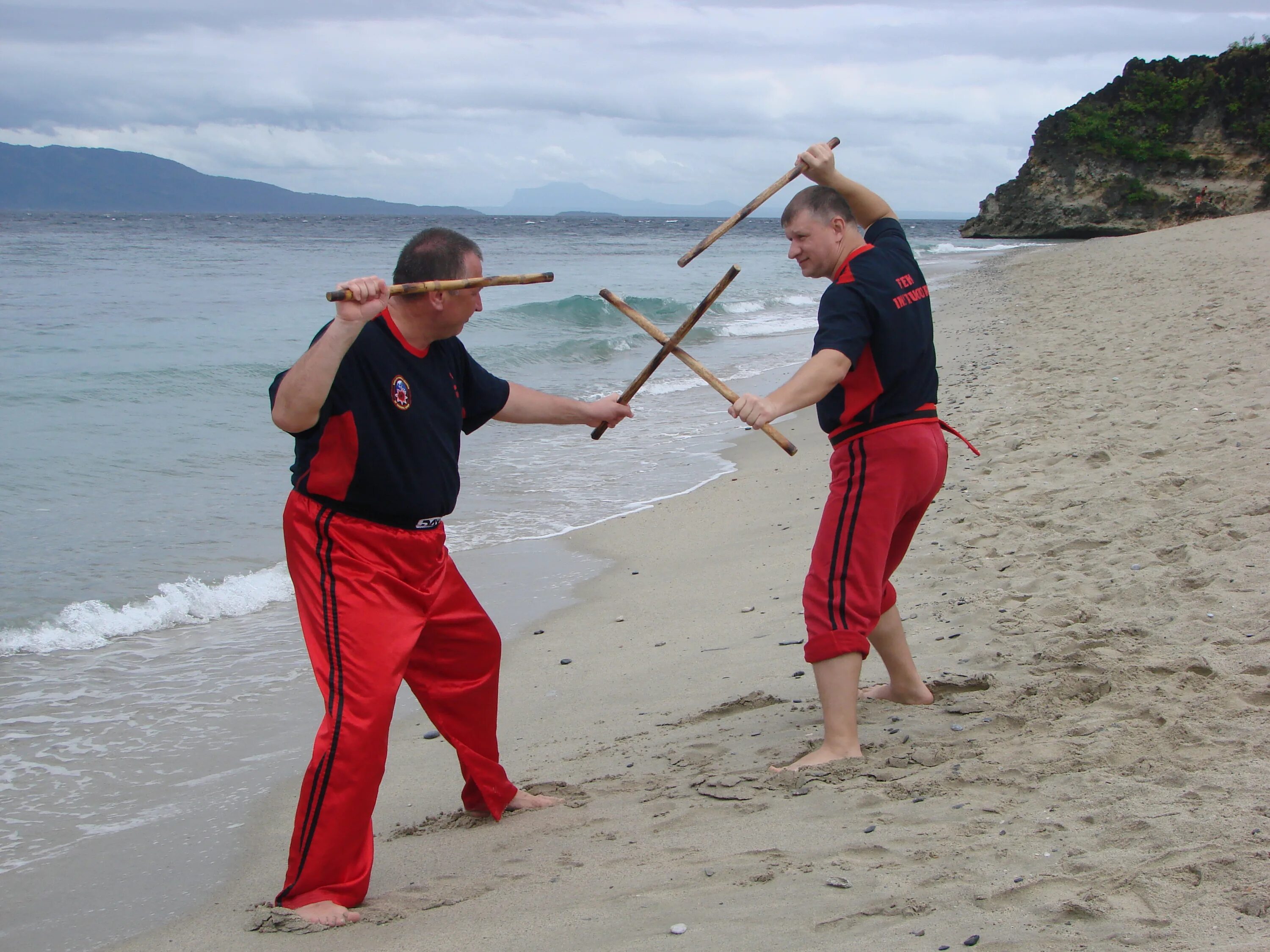 Арнис кавайян. Школьник с палкой. Боевой посох. Филиппинское боевое искусство арнис. Филиппинская борьба на палках.