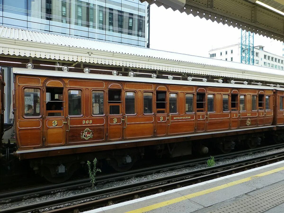 Metropolitan railways картинки. Лондонское метро - первая подземная железная дорога в мире. Метро окленда. Вагон. Метрополитен дакки.
