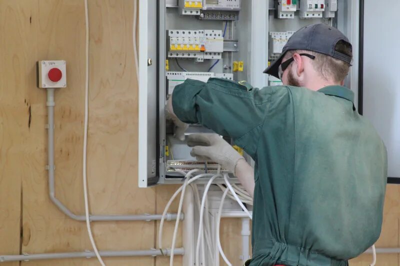 Достижения электромонтажника. Жучкина елена. Чемпионат электромонтаж. Чемпионат электромонтаж. Worldskills 2022 электромонтаж.