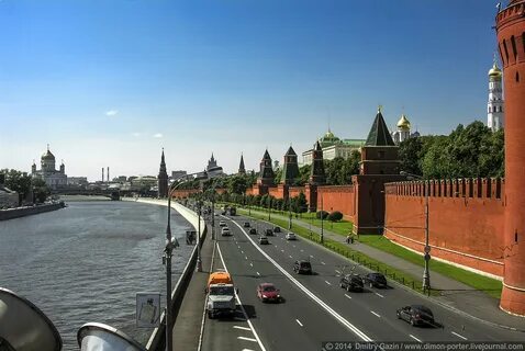 В центре москвы зубчатые стены древнего