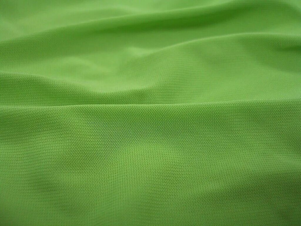 95 вискоза. Трикотаж с зеленым принтом. Зеленый трикотажный костюм. Ткань тонкий вязаный трикотаж зеленый. Трикотаж зеленая клетка постельное белье.