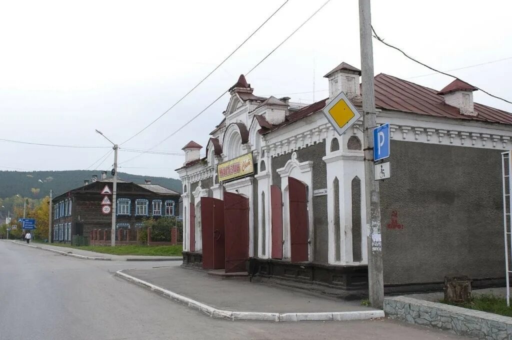 Горно алтайск пер. Винная Лавка купца Тобокова Горно-Алтайск. Лавка купца Тобокова. Памятники архитектуры Горно Алтайск. Усадьба купца Бодунова Горно-Алтайск.