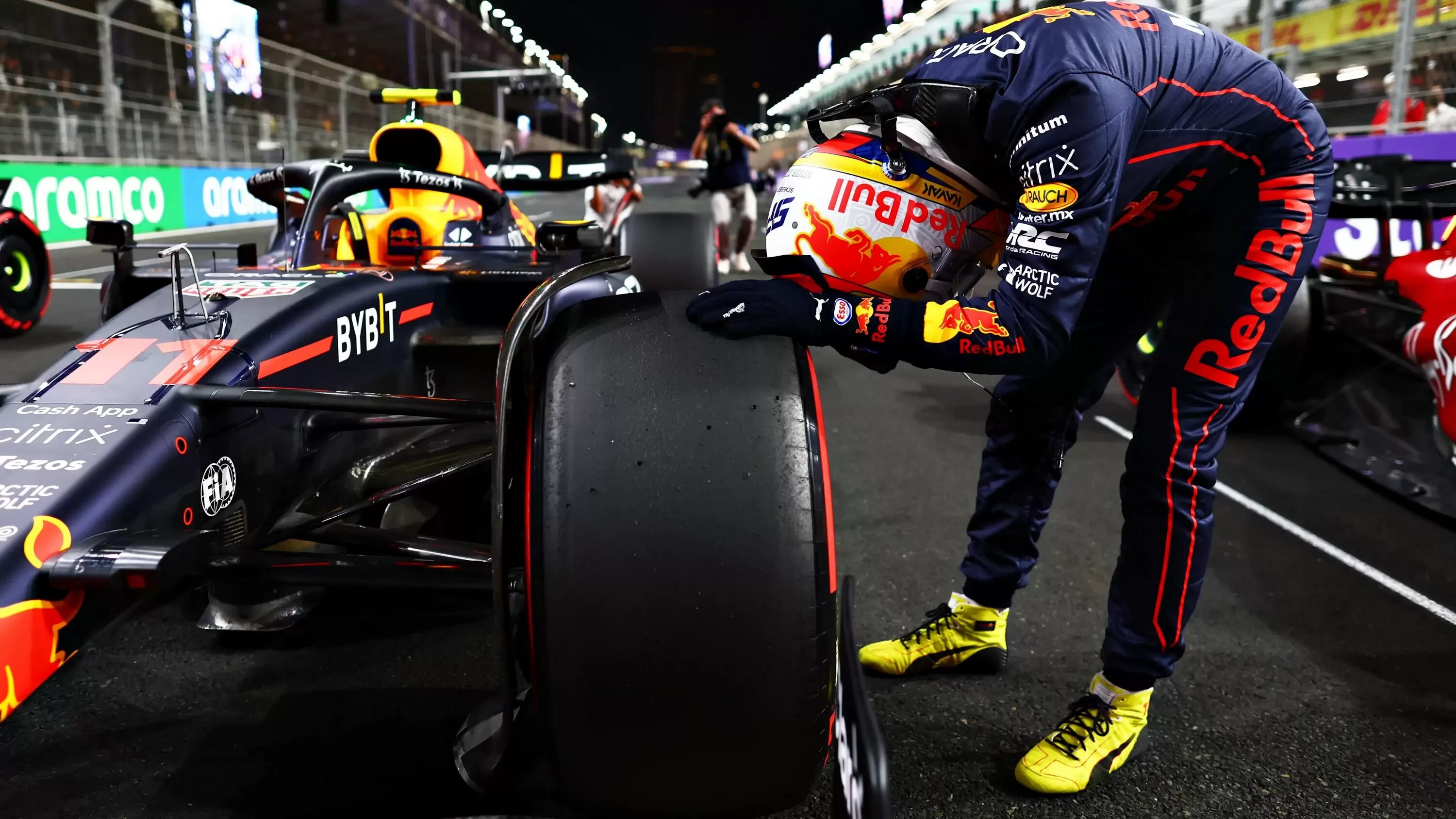 Какие гран при формулы 1. Серхио Перес формула 1. Серхио Перес 2022. F1 2014 Red bull. Серхио Перес гонщик.