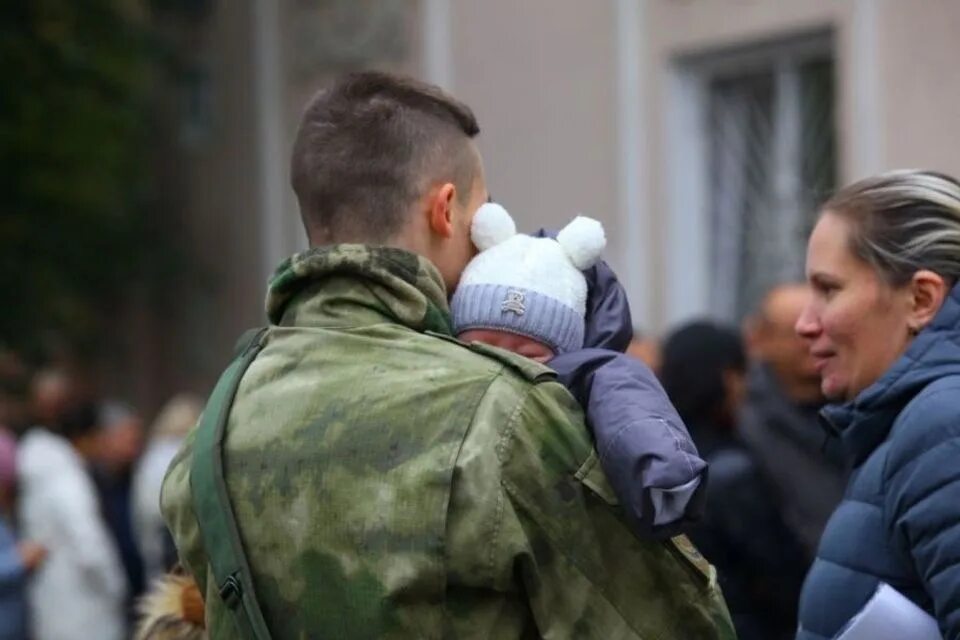 Пособия семьям военных. Семья военнослужащего. Семьи мобилизованных. Поддержка семей военнослужащих. Социальные выплаты семьям военнослужащих с детьми.