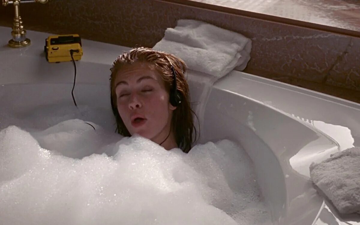 Мачеха после ванной. Две девочки в душе. Мачеха после ванной. Подсмотренно в ванной комнате. Джулианна мур дикая грация.