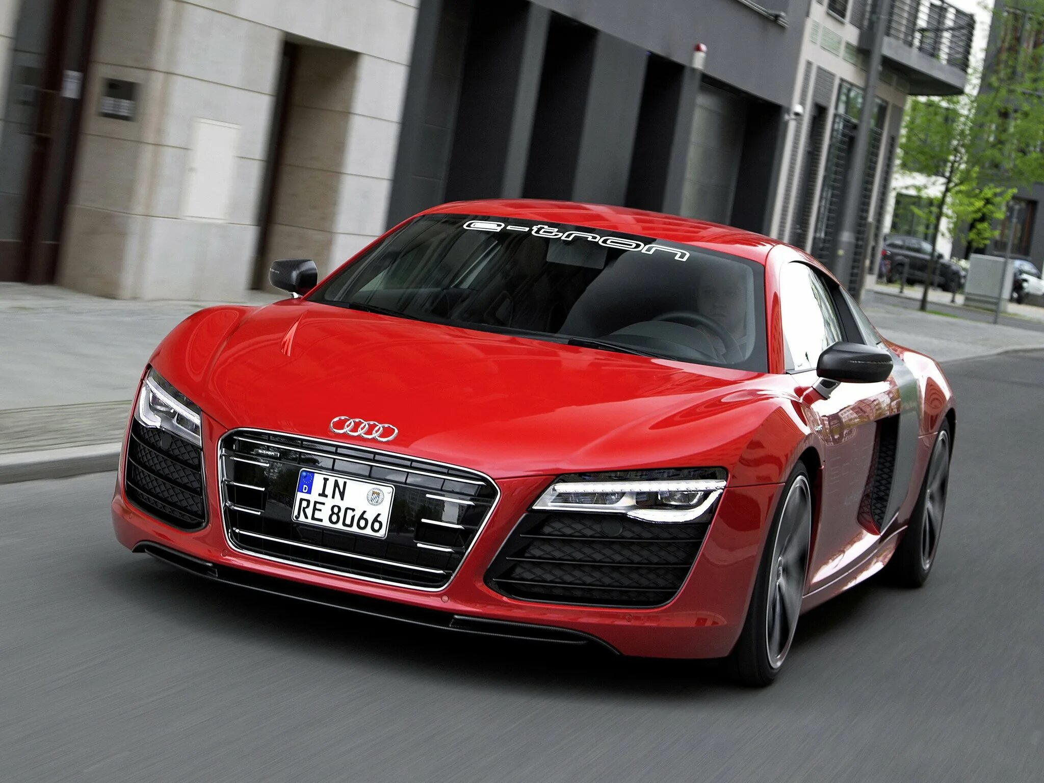 Автомобиль ауди. Audi r8 e-tron. Ауди р8 красная. Audi r8 красная. Audi r8 e tron Prototype.
