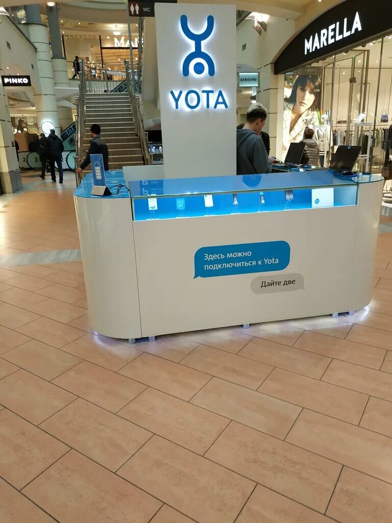 Салон yota. Магазин йота. Магазин yota в москве. Yota, химки, московская улица. Йота картинки.