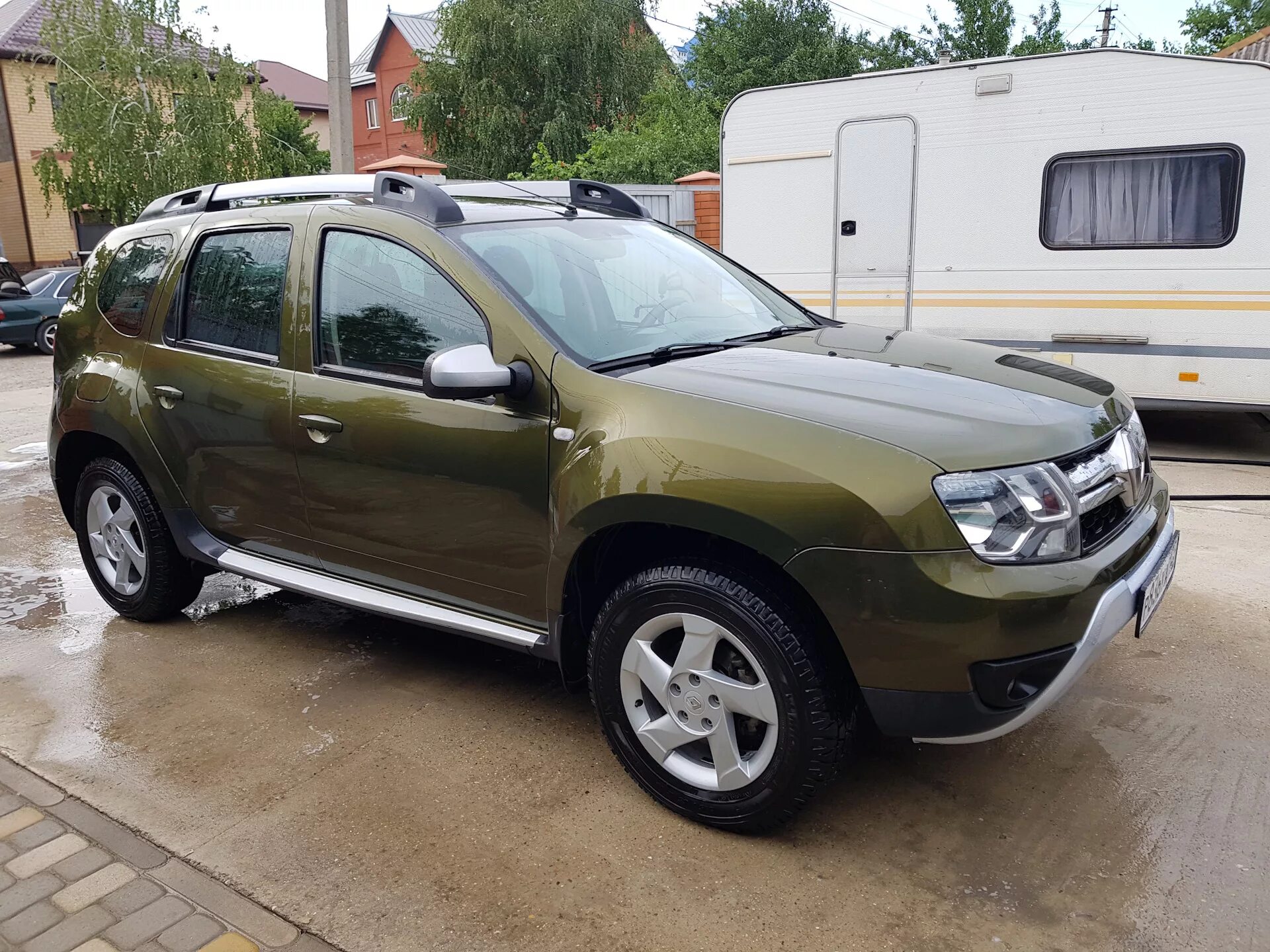 Рено Дастер 2017 зеленый. Renault Duster зеленый хаки. Renault Duster зеленый металлик. Renault Duster хаки. Купить дастер в брянске